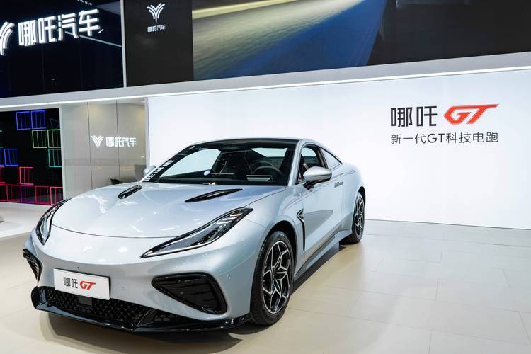 惠州279哪吒汽车在智能汽车领域的表现，领途汽车在新能源汽车市场中的影响力